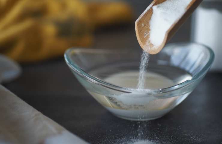 bicarbonato in un recipiente