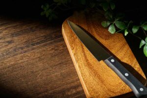 coltello su un tagliere
