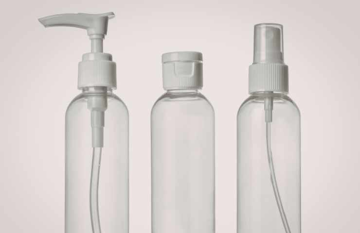 flacone spray di acqua e aceto