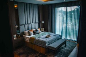 camera da letto piccola e buia